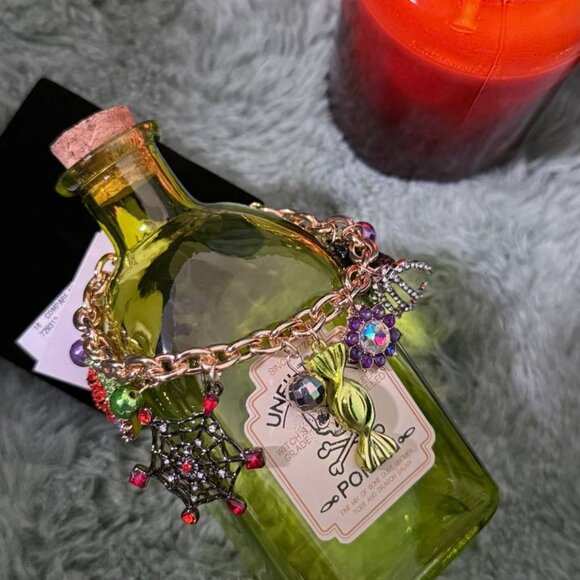 🎃 Betsey Johnson Halloween Charm Bracelet Pumpkin Spider Skeleton Hand 8.5" - Picture 7 of 7